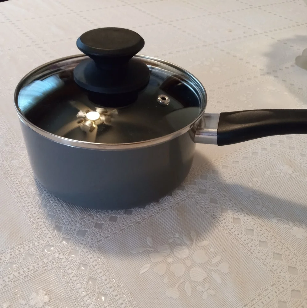 🆕 Simply Essential™ Nonstick 1.5qt Aluminum Covered Sauce pan in Grey
